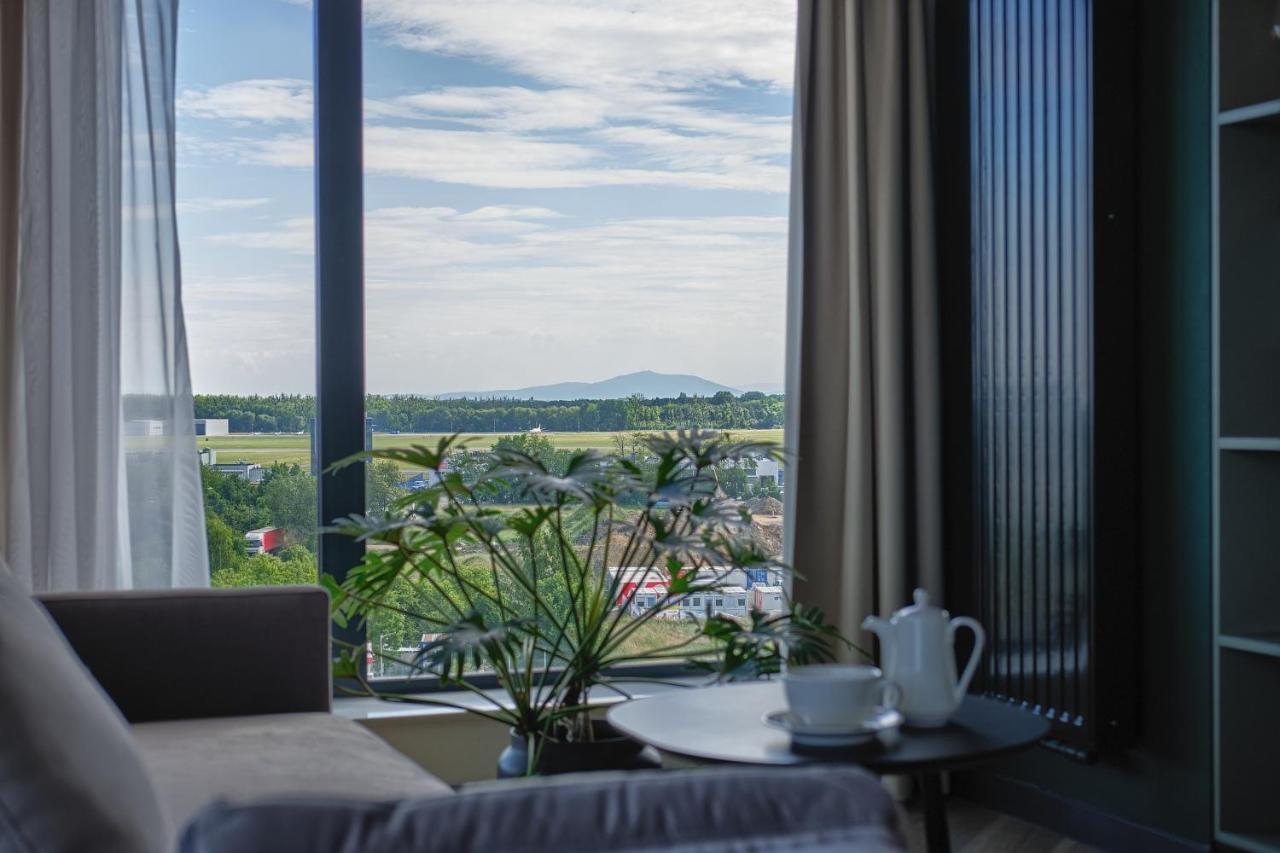 Arche Hotel Wroclaw Airport エクステリア 写真