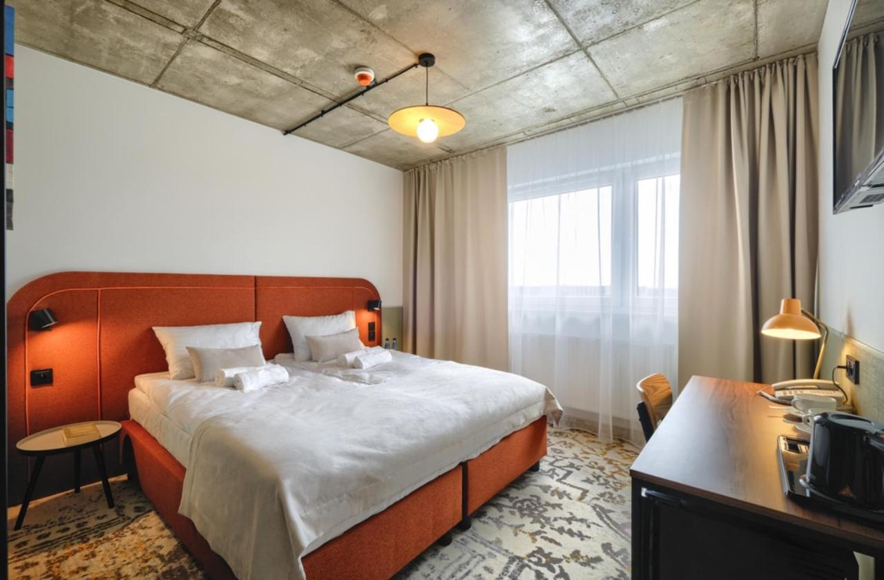Arche Hotel Wroclaw Airport エクステリア 写真