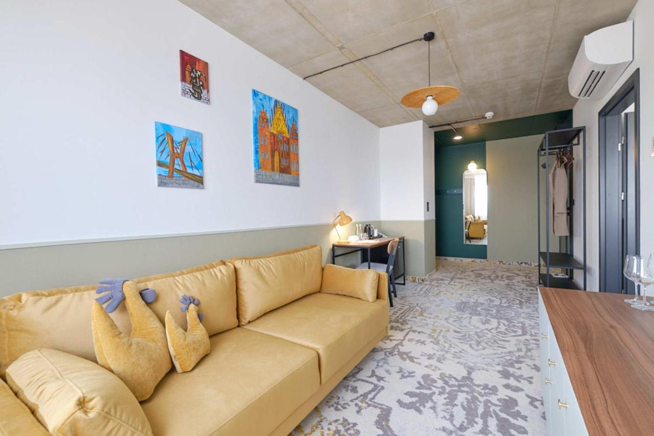 Arche Hotel Wroclaw Airport エクステリア 写真