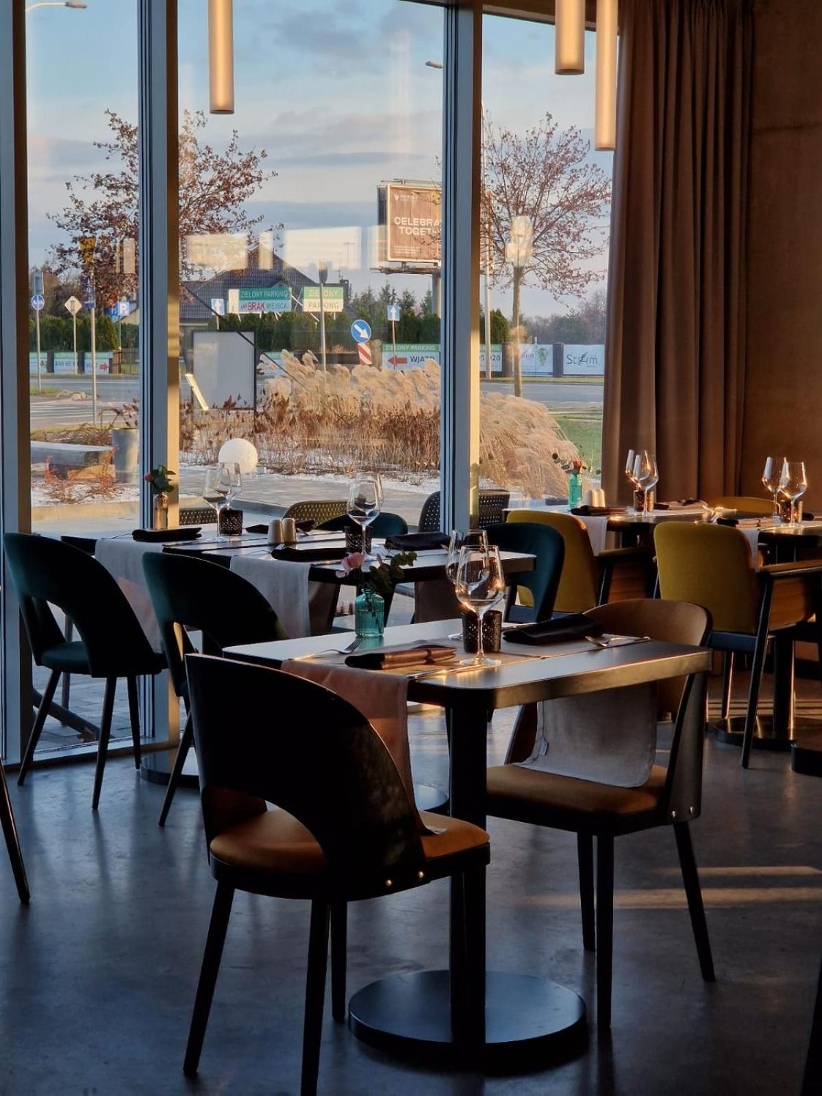 Arche Hotel Wroclaw Airport エクステリア 写真